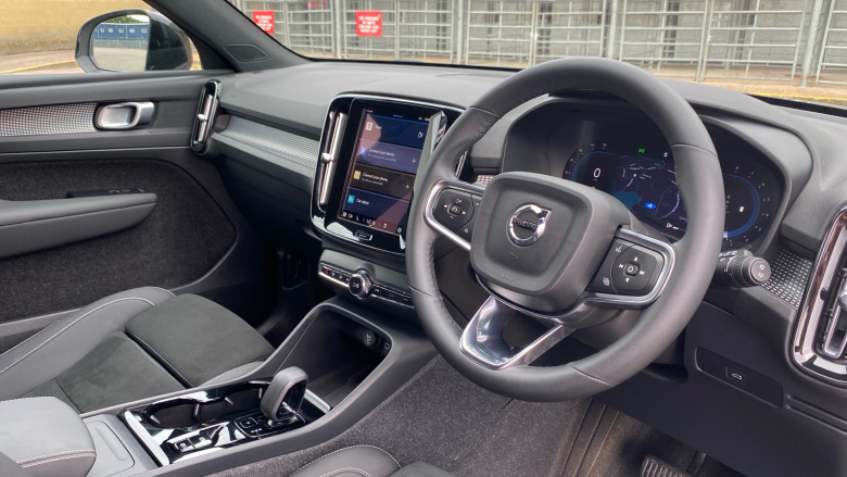 Volvo XC40 2.0 B4P Plus Dark 5dr Auto Petrol Estate